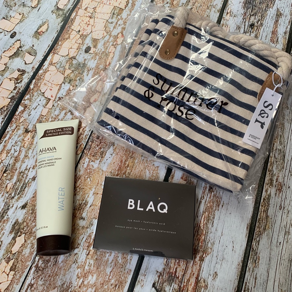 Fabfitfun tote bag, lotion and eye mask